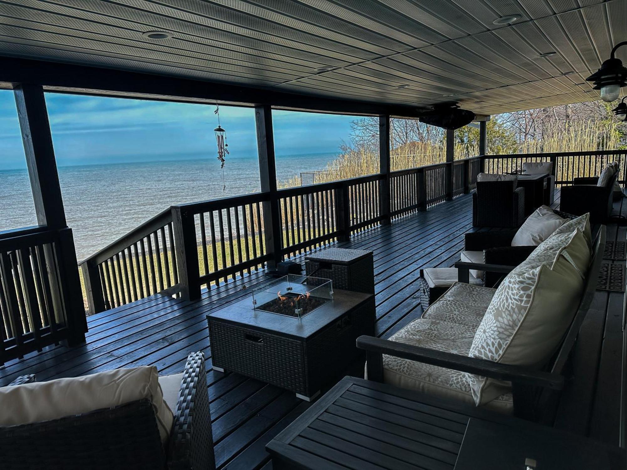 Lakefront 5 Bedroom Vacation Home - Sleeps 12! Vermilion Buitenkant foto